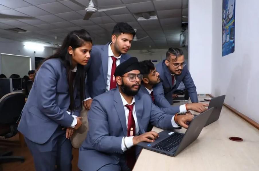 I Business Institute Greater Noida Computer Lab photo 5